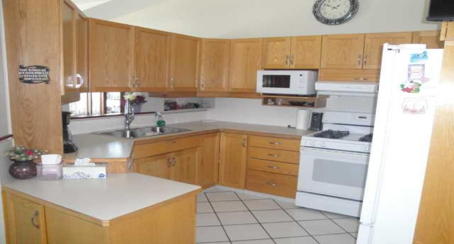 94 Heritage Lane, Lethbridge, Alberta T1K 7S4, 3 Bedroom Bedrooms, 0 ,2 BathroomBathrooms,Residential,For Sale,Heritage,0,A2327714