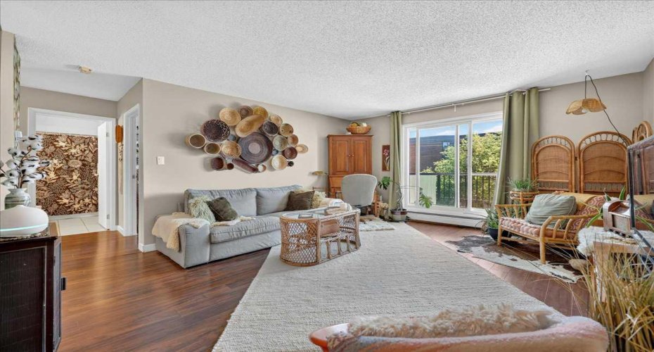 617 56 Avenue, Calgary, Alberta T2V 0G9, 1 Bedroom Bedrooms, 0 ,1 BathroomBathrooms,Residential,For Sale,56,0,A2327752
