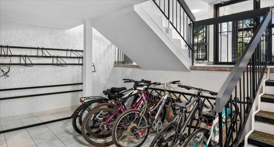 617 56 Avenue, Calgary, Alberta T2V 0G9, 1 Bedroom Bedrooms, 0 ,1 BathroomBathrooms,Residential,For Sale,56,0,A2327752