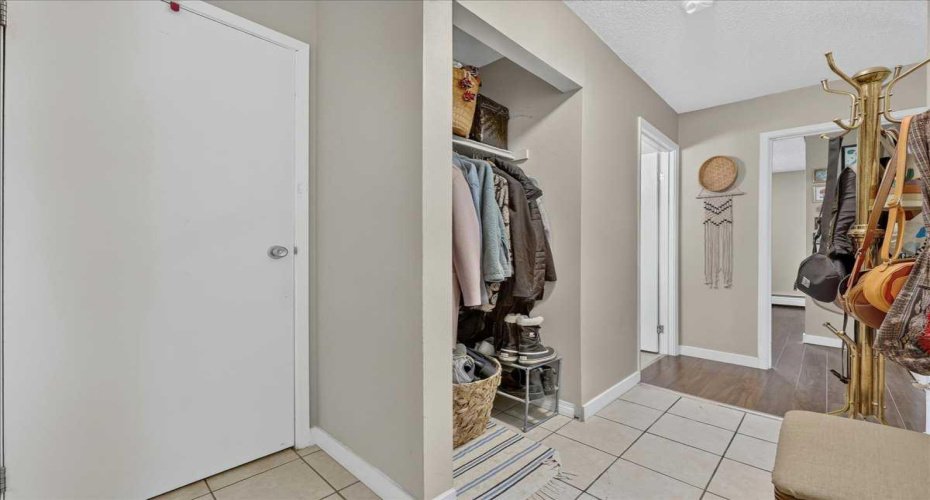 617 56 Avenue, Calgary, Alberta T2V 0G9, 1 Bedroom Bedrooms, 0 ,1 BathroomBathrooms,Residential,For Sale,56,0,A2327752