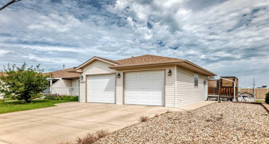 4405 48 Street, Innisfail, Alberta T4G 1P3, 4 Bedroom Bedrooms, 0 ,3 BathroomBathrooms,Residential,For Sale,48,0,A2327772