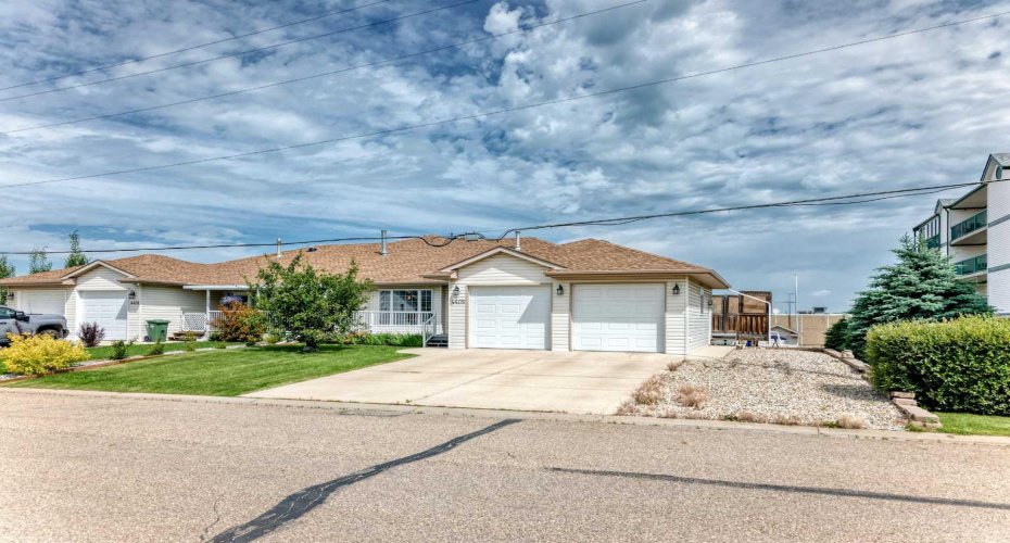 4405 48 Street, Innisfail, Alberta T4G 1P3, 4 Bedroom Bedrooms, 0 ,3 BathroomBathrooms,Residential,For Sale,48,0,A2327772