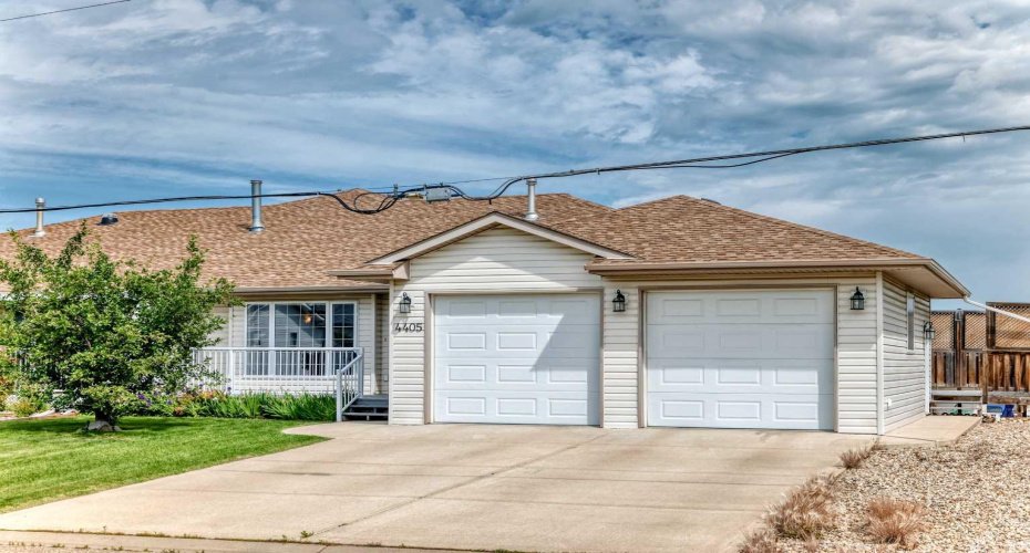 4405 48 Street, Innisfail, Alberta T4G 1P3, 4 Bedroom Bedrooms, 0 ,3 BathroomBathrooms,Residential,For Sale,48,0,A2327772