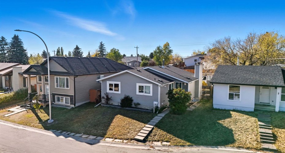 108 Falchurch Crescent, Calgary, Alberta T3J 1K1, 4 Bedroom Bedrooms, 0 ,3 BathroomBathrooms,Residential,For Sale,Falchurch,0,A2327793