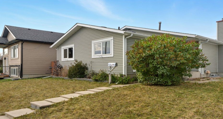 108 Falchurch Crescent, Calgary, Alberta T3J 1K1, 4 Bedroom Bedrooms, 0 ,3 BathroomBathrooms,Residential,For Sale,Falchurch,0,A2327793