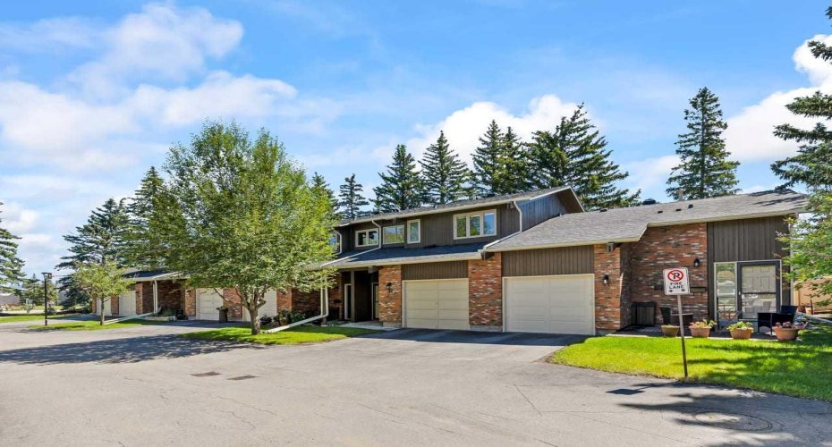 10001 Brookpark Boulevard, Calgary, Alberta T2W 3E3, 3 Bedroom Bedrooms, 0 ,3 BathroomBathrooms,Residential,For Sale,Brookpark,0,A2327810