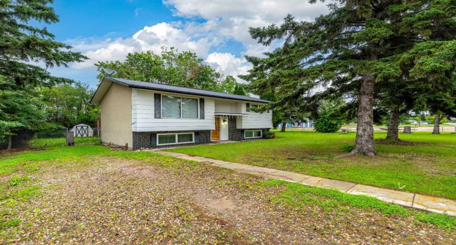 108 3 Avenue, Neilburg, Saskatchewan S0M 2C0, 4 Bedroom Bedrooms, 0 ,2 BathroomBathrooms,Residential,For Sale,3,0,A2327828