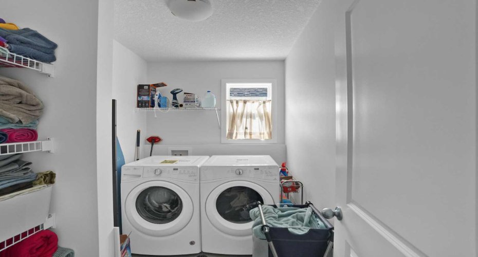 48 Sundown Common, Cochrane, Alberta T4C 2M9, 3 Bedrooms Bedrooms, ,3 BathroomsBathrooms,Residential,For Sale,Sundown,A2327842