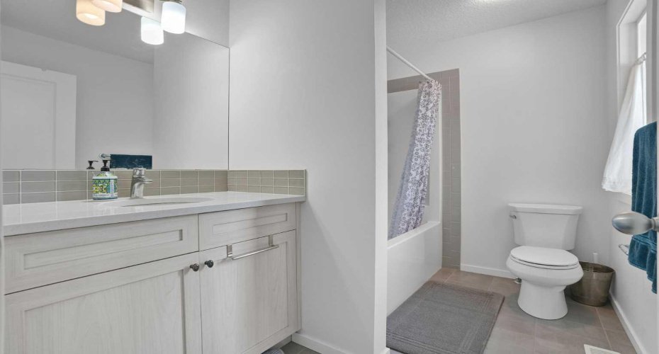 48 Sundown Common, Cochrane, Alberta T4C 2M9, 3 Bedrooms Bedrooms, ,3 BathroomsBathrooms,Residential,For Sale,Sundown,A2327842