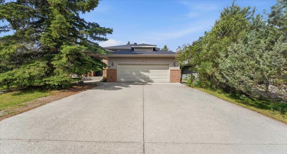 13919 Evergreen Street, Calgary, Alberta T2Y2X4, 4 Bedroom Bedrooms, 0 ,4 BathroomBathrooms,Residential,For Sale,Evergreen,0,A2327846