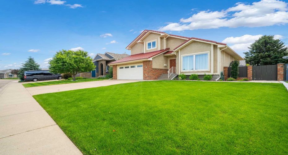 11 Taylor Crescent, Medicine Hat, Alberta T1B3X5, 4 Bedroom Bedrooms, 0 ,4 BathroomBathrooms,Residential,For Sale,Taylor,0,A2327848