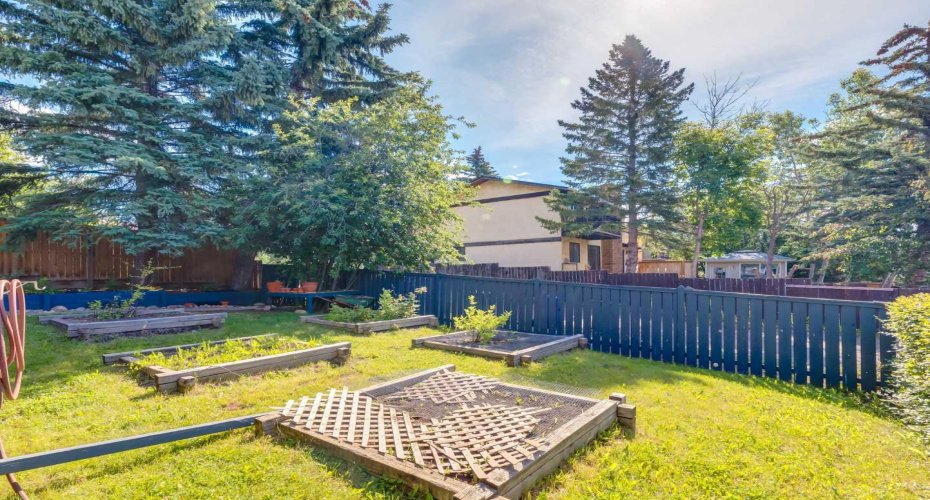 224 Edgedale Drive, Calgary, Alberta T3A 2R7, 4 Bedroom Bedrooms, 0 ,4 BathroomBathrooms,Residential,For Sale,Edgedale,0,A2327854