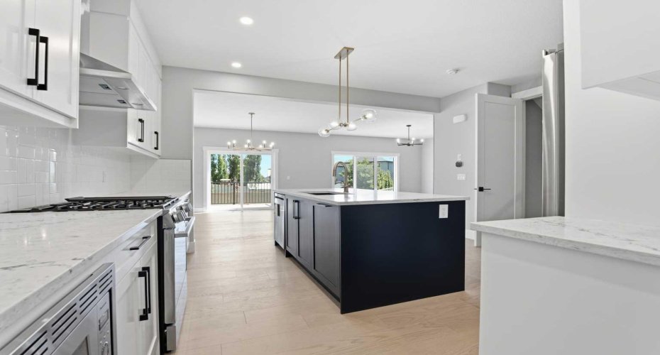 Kitchen / kitchen island