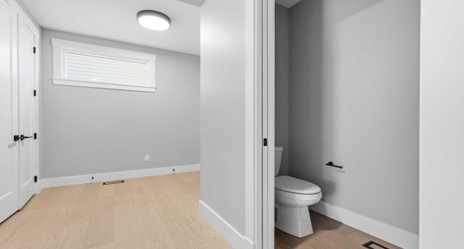 Hallway /1/2 bathroom main floor
