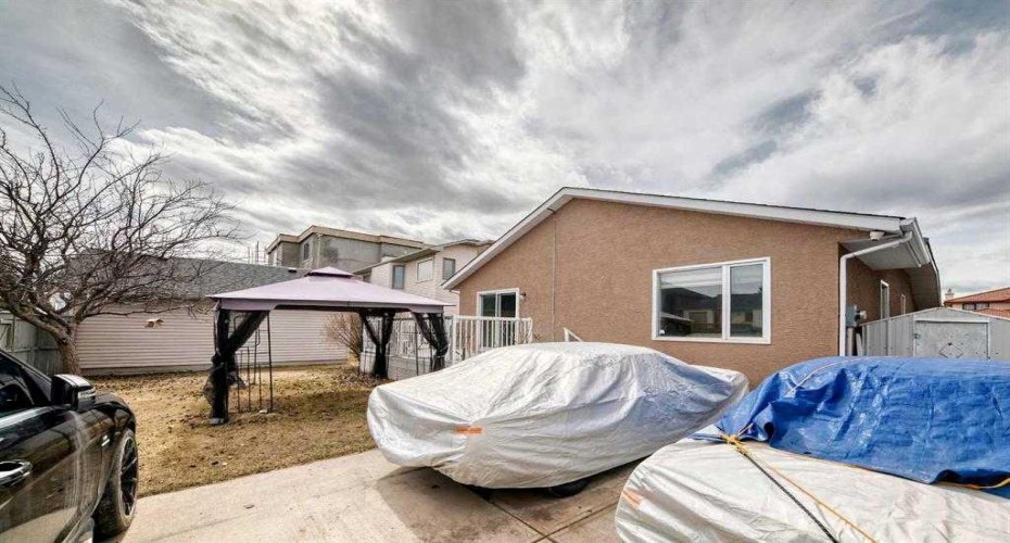 7165 California Boulevard, Calgary, Alberta T1Y 6W1, 4 Bedroom Bedrooms, 0 ,3 BathroomBathrooms,Residential,For Sale,California,0,A2327879