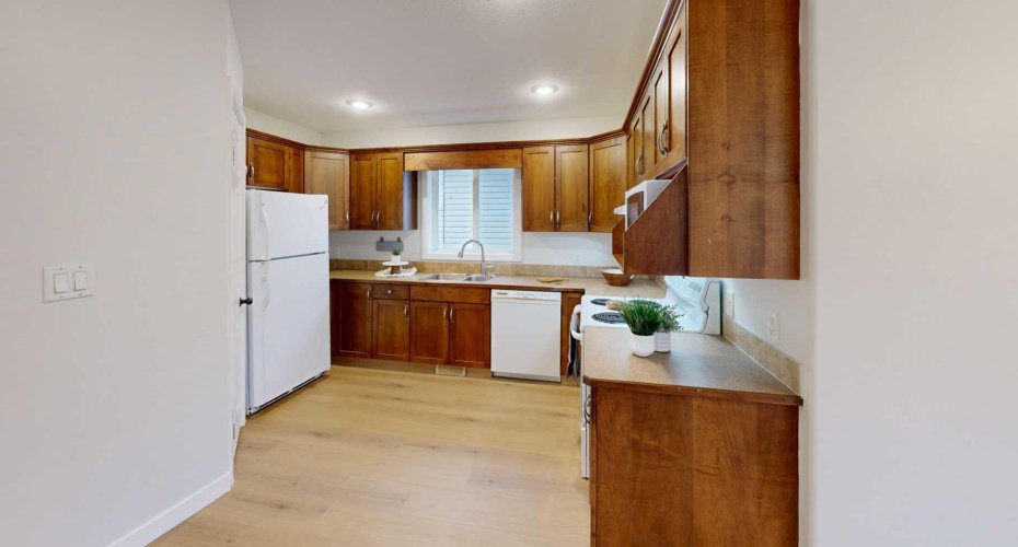 3 Aberdeen Road, Lethbridge, Alberta T1J 4Y5, 0 , 0 ,0,Rental,Aberdeen,0,A2327886