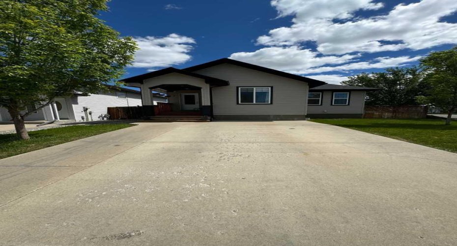 3 Aberdeen Road, Lethbridge, Alberta T1J 4Y5, 0 , 0 ,0,Rental,Aberdeen,0,A2327886