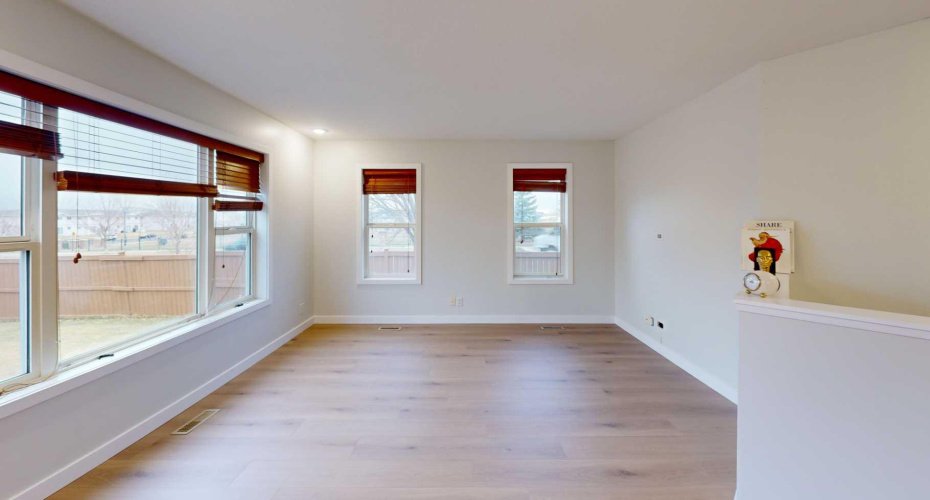 3 Aberdeen Road, Lethbridge, Alberta T1J 4Y5, 0 , 0 ,0,Rental,Aberdeen,0,A2327886