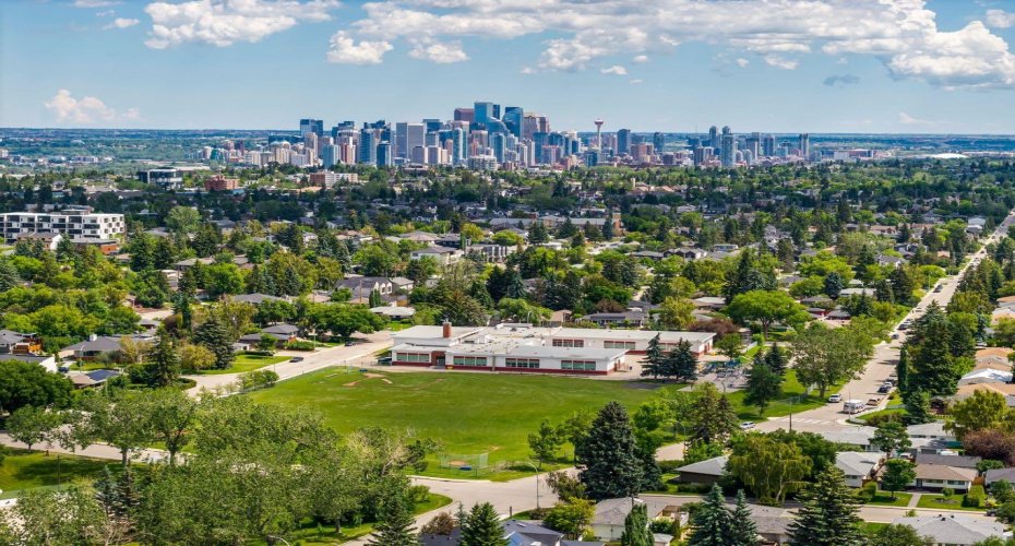 4520 26 Avenue, Calgary, Alberta T3E0P9, 4 Bedroom Bedrooms, 0 ,2 BathroomBathrooms,Residential,For Sale,26,0,A2327914