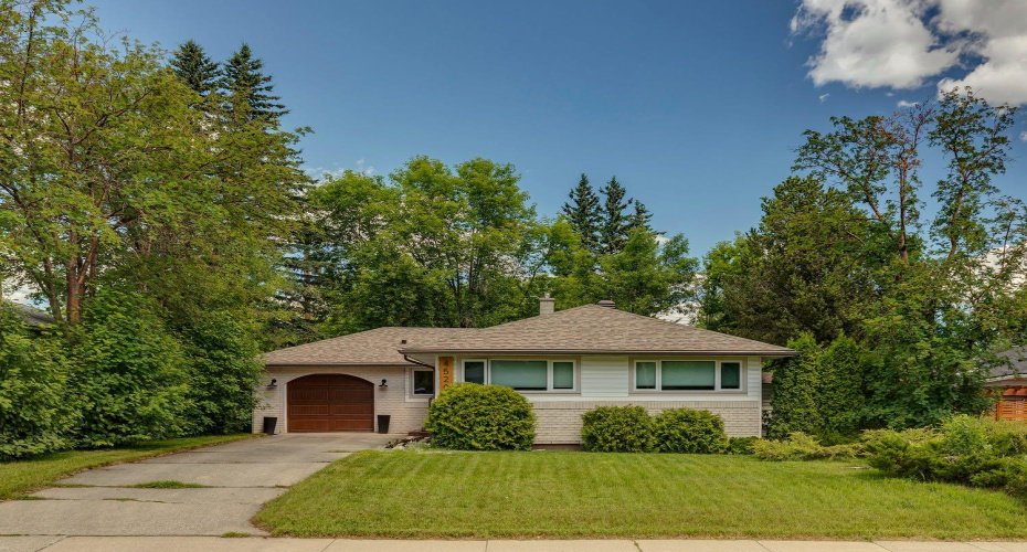 4520 26 Avenue, Calgary, Alberta T3E0P9, 4 Bedroom Bedrooms, 0 ,2 BathroomBathrooms,Residential,For Sale,26,0,A2327914