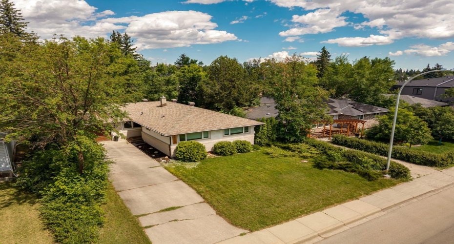 4520 26 Avenue, Calgary, Alberta T3E0P9, 4 Bedroom Bedrooms, 0 ,2 BathroomBathrooms,Residential,For Sale,26,0,A2327914