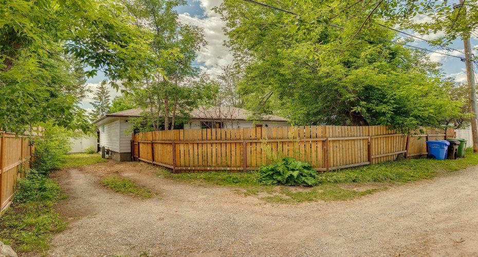 4520 26 Avenue, Calgary, Alberta T3E0P9, 4 Bedroom Bedrooms, 0 ,2 BathroomBathrooms,Residential,For Sale,26,0,A2327914