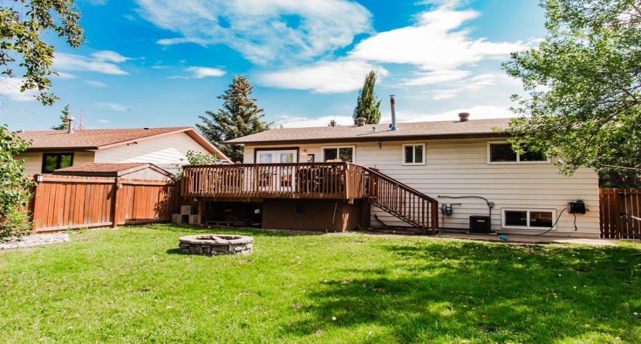 9422 64 Avenue, Grande Prairie, Alberta T8W 1B5, 5 Bedroom Bedrooms, 0 ,3 BathroomBathrooms,Residential,For Sale,64,0,A2327927