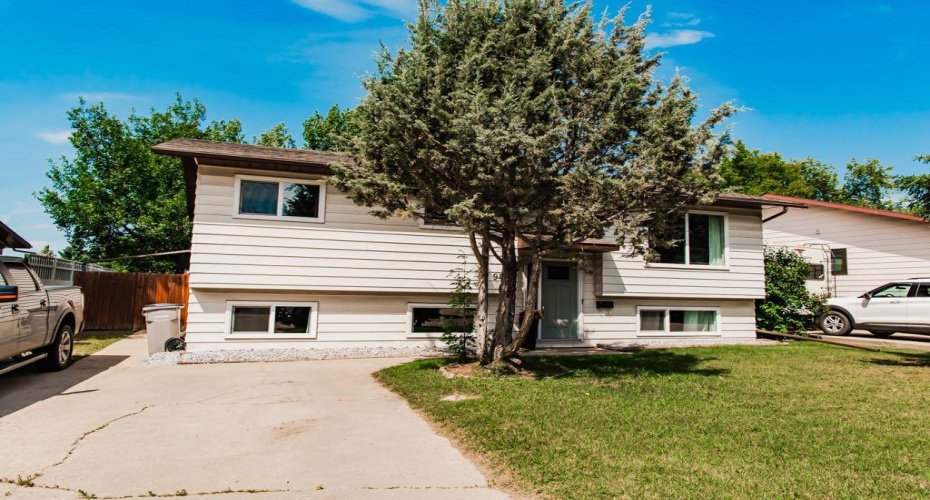 9422 64 Avenue, Grande Prairie, Alberta T8W 1B5, 5 Bedroom Bedrooms, 0 ,3 BathroomBathrooms,Residential,For Sale,64,0,A2327927