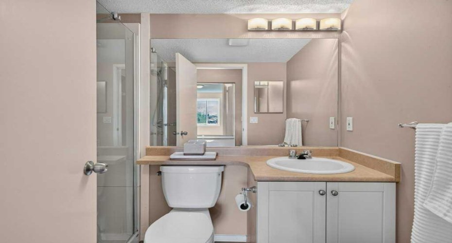 Well-Appointed 4-Piece Bathroom