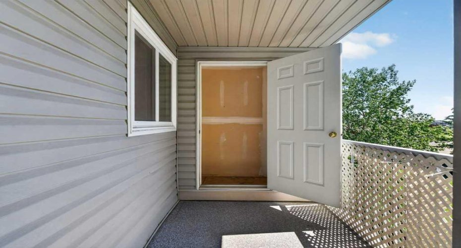Outdoor storage closer
