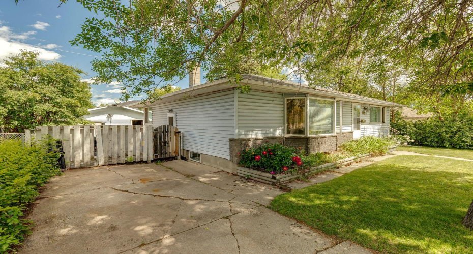 4524 26 Avenue, Calgary, Alberta T3E 0P9, 4 Bedroom Bedrooms, 0 ,2 BathroomBathrooms,Residential,For Sale,26,0,A2327932