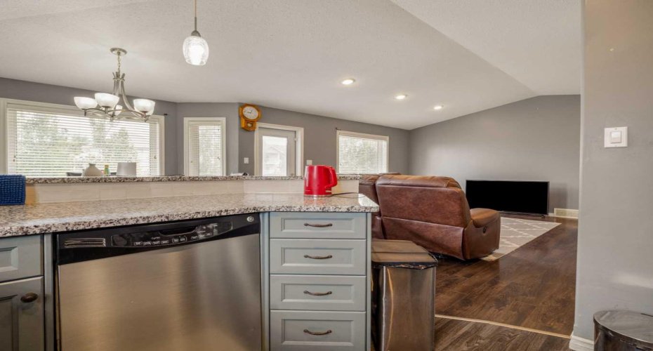 350 Mt Sunburst Way, Lethbridge, Alberta T1K 3J9, 4 Bedroom Bedrooms, 0 ,3 BathroomBathrooms,Residential,For Sale,Mt Sunburst,0,A2327944