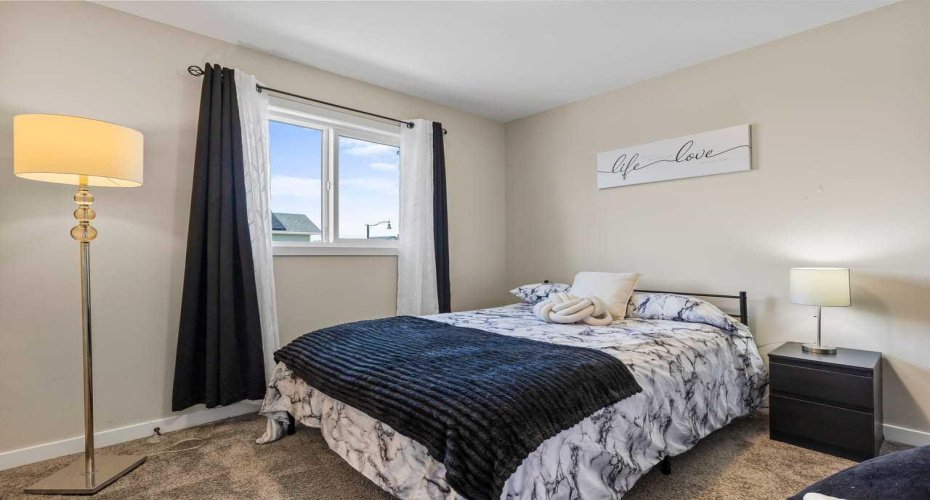210 Knight Avenue, Crossfield, Alberta T0M 0S0, 5 Bedroom Bedrooms, 0 ,4 BathroomBathrooms,Residential,For Sale,Knight,0,A2327951