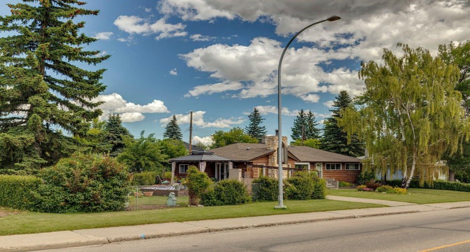 4528 26 Avenue, Calgary, Alberta T3E 0P9, 5 Bedroom Bedrooms, 0 ,2 BathroomBathrooms,Residential,For Sale,26,0,A2327958
