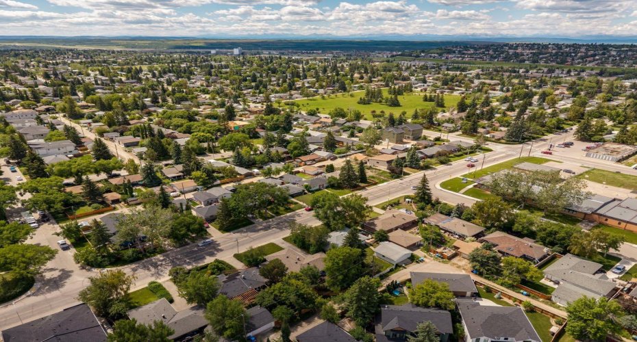 4528 26 Avenue, Calgary, Alberta T3E 0P9, 5 Bedroom Bedrooms, 0 ,2 BathroomBathrooms,Residential,For Sale,26,0,A2327958
