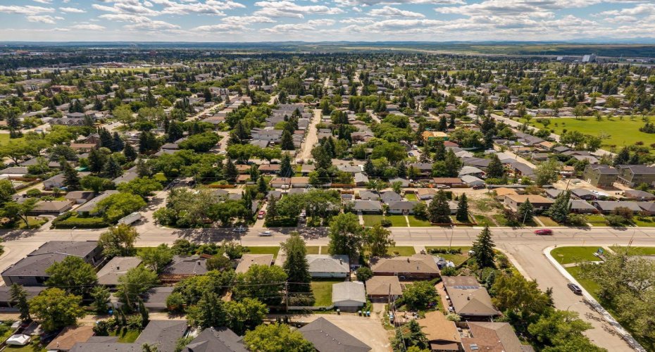 4528 26 Avenue, Calgary, Alberta T3E 0P9, 5 Bedroom Bedrooms, 0 ,2 BathroomBathrooms,Residential,For Sale,26,0,A2327958