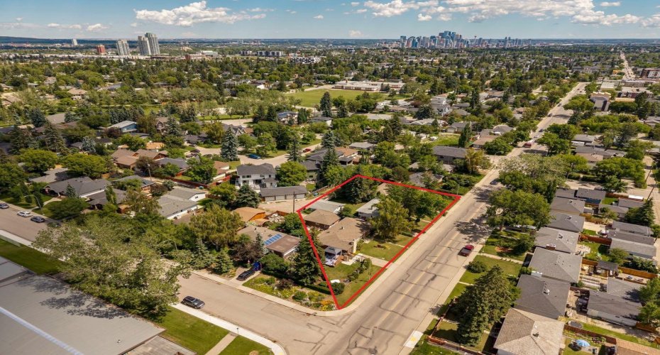 4528 26 Avenue, Calgary, Alberta T3E 0P9, 5 Bedroom Bedrooms, 0 ,2 BathroomBathrooms,Residential,For Sale,26,0,A2327958