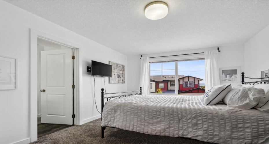 404 Jumping Pound Common, Cochrane, Alberta T4C 2L1, 3 Bedrooms Bedrooms, ,3 BathroomsBathrooms,Residential,For Sale,Jumping Pound,A2327980