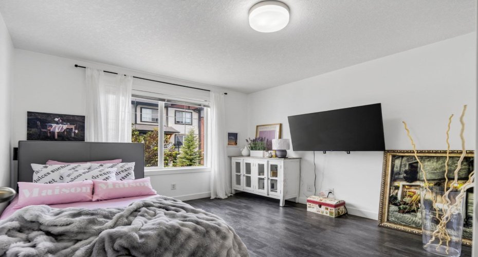 404 Jumping Pound Common, Cochrane, Alberta T4C 2L1, 3 Bedrooms Bedrooms, ,3 BathroomsBathrooms,Residential,For Sale,Jumping Pound,A2327980