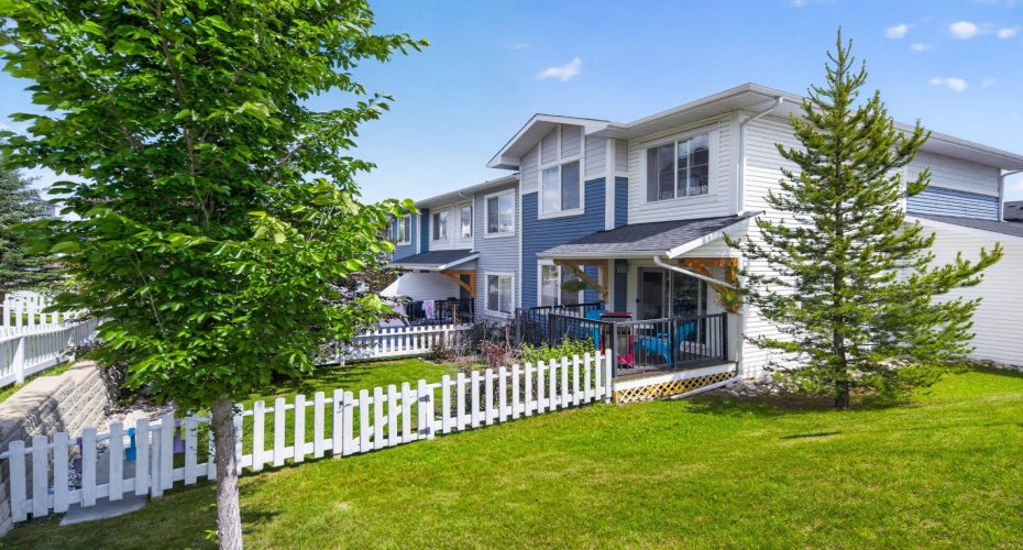 404 Jumping Pound Common, Cochrane, Alberta T4C 2L1, 3 Bedrooms Bedrooms, ,3 BathroomsBathrooms,Residential,For Sale,Jumping Pound,A2327980