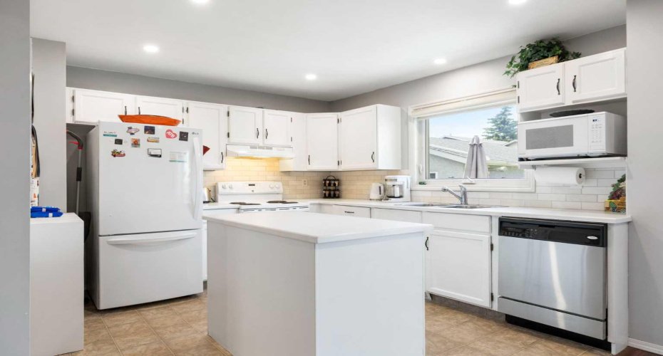 95 Riverbrook Road, Calgary, Alberta T2C 3P7, 3 Bedroom Bedrooms, 0 ,2 BathroomBathrooms,Residential,For Sale,Riverbrook,0,A2327989