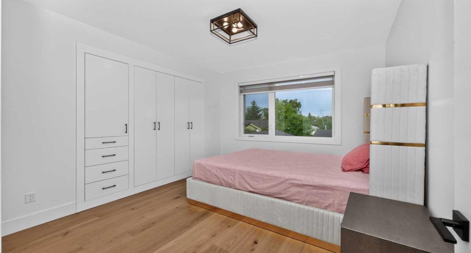 219 18 Avenue, Calgary, Alberta T2E 1N3, 5 Bedroom Bedrooms, 0 ,5 BathroomBathrooms,Residential,For Sale,18,0,A2328029