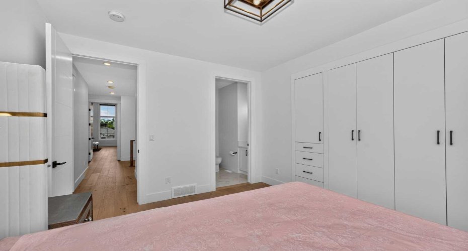 219 18 Avenue, Calgary, Alberta T2E 1N3, 5 Bedroom Bedrooms, 0 ,5 BathroomBathrooms,Residential,For Sale,18,0,A2328029