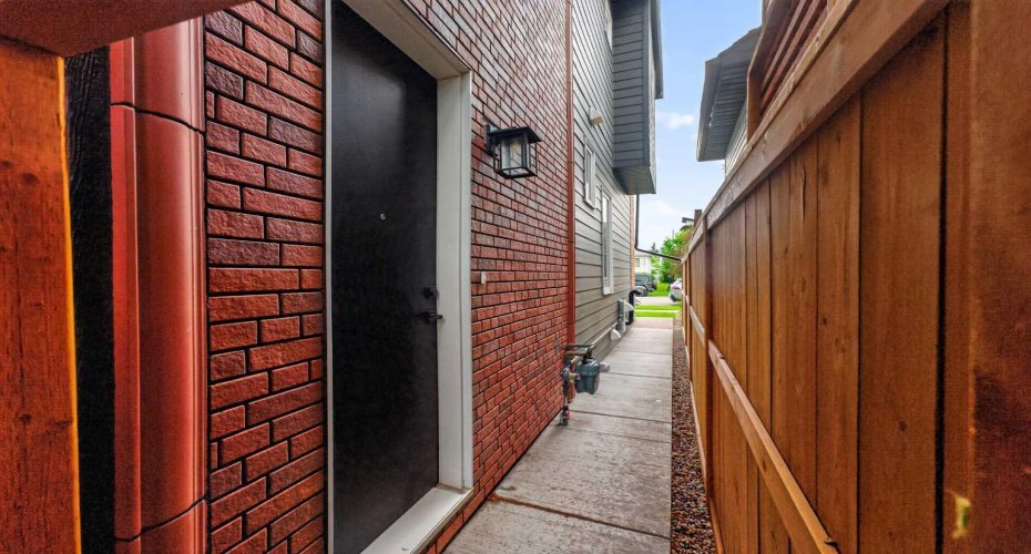 219 18 Avenue, Calgary, Alberta T2E 1N3, 5 Bedroom Bedrooms, 0 ,5 BathroomBathrooms,Residential,For Sale,18,0,A2328029
