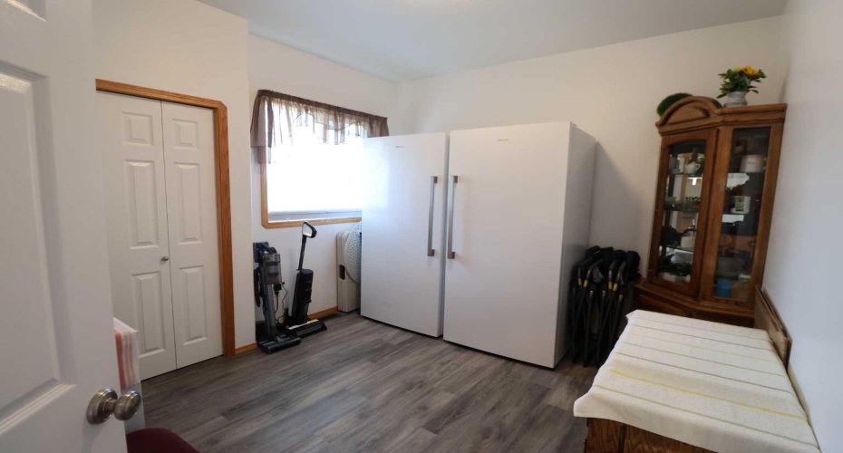 608 3 st n, Grassy Lake, Alberta T0K 0Z0, 4 Bedroom Bedrooms, 0 ,2 BathroomBathrooms,Residential,For Sale,3 st n,0,A2328032