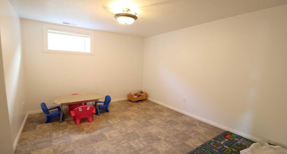 608 3 st n, Grassy Lake, Alberta T0K 0Z0, 4 Bedroom Bedrooms, 0 ,2 BathroomBathrooms,Residential,For Sale,3 st n,0,A2328032