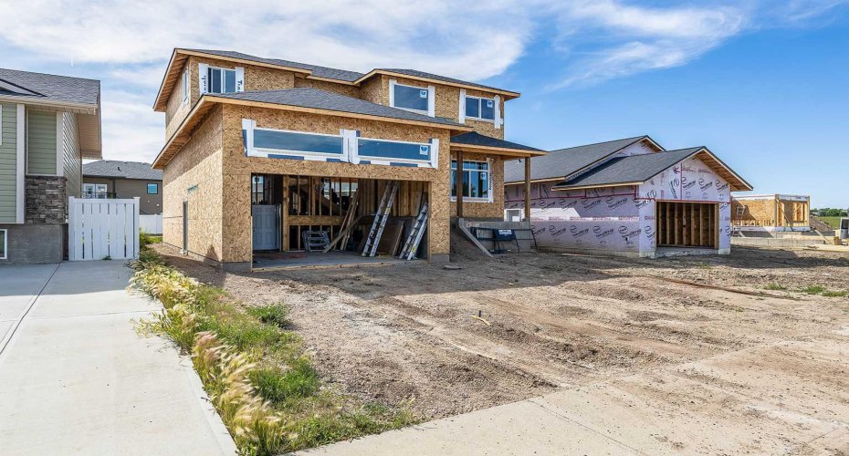 918 Memorial Drive, Redcliff, Alberta T0J2P0, 3 Bedroom Bedrooms, 0 ,3 BathroomBathrooms,Residential,For Sale,Memorial,0,A2328049