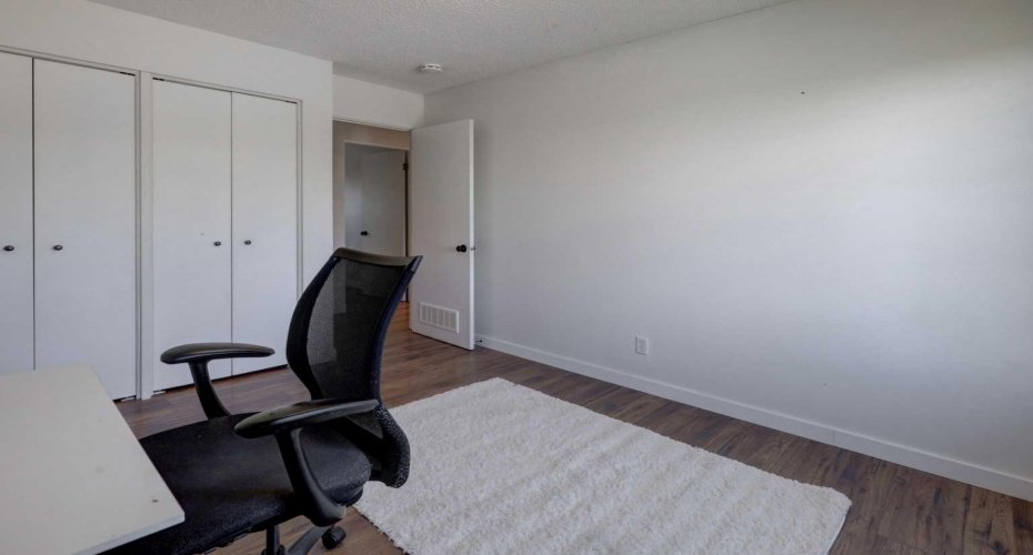 460 Parkridge Crescent, Calgary, Alberta T2J 5A9, 4 Bedroom Bedrooms, 0 ,3 BathroomBathrooms,Residential,For Sale,Parkridge,0,A2328069