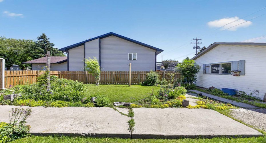 2109 21 Avenue, Bowden, Alberta T0M0K0, 2 Bedroom Bedrooms, 0 ,2 BathroomBathrooms,Residential,For Sale,21,0,A2328085