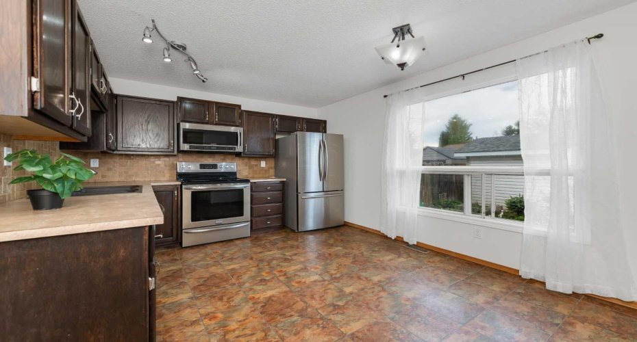 78 Queen Anne Close, Calgary, Alberta T2J 6E5, 3 Bedroom Bedrooms, 0 ,2 BathroomBathrooms,Residential,For Sale,Queen Anne,0,A2328087